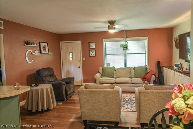 300 N 4th Street, Lavaca, AR 72941