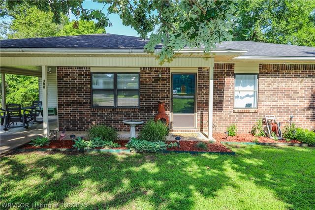 300 N 4th Street, Lavaca, AR 72941