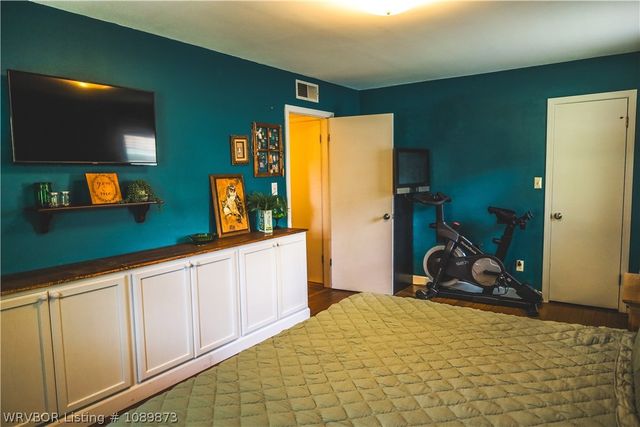 300 N 4th Street, Lavaca, AR 72941