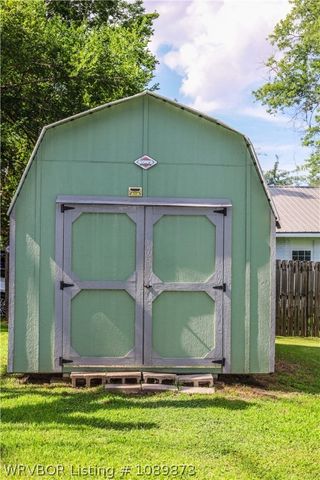 300 N 4th Street, Lavaca, AR 72941