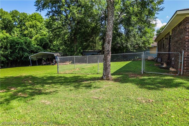 300 N 4th Street, Lavaca, AR 72941