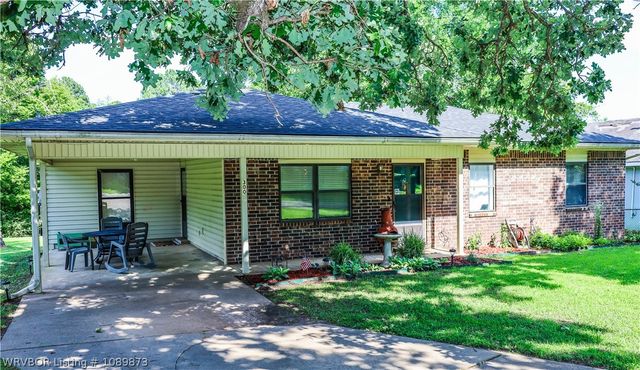 300 N 4th Street, Lavaca, AR 72941