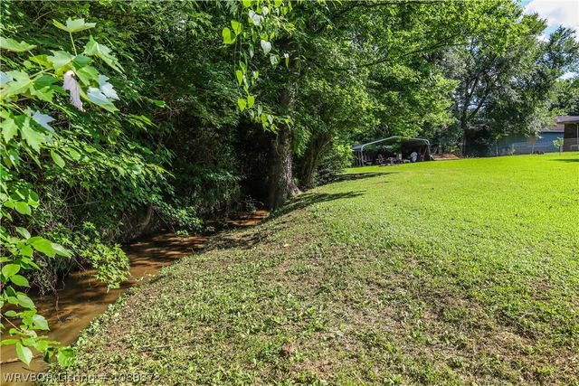 300 N 4th Street, Lavaca, AR 72941