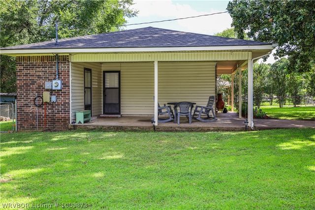 300 N 4th Street, Lavaca, AR 72941