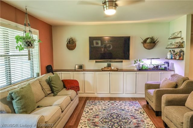 300 N 4th Street, Lavaca, AR 72941