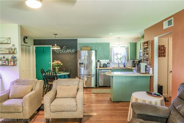 300 N 4th Street, Lavaca, AR 72941