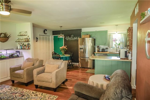 300 N 4th Street, Lavaca, AR 72941