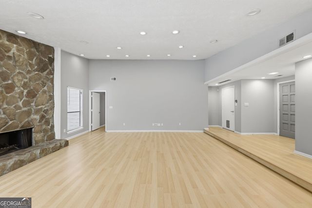 375 Creekside Court, Roswell, GA 30076