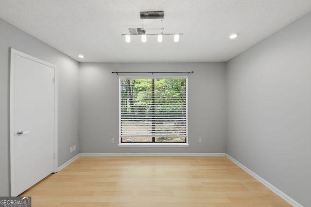 375 Creekside Court, Roswell, GA 30076