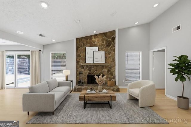 375 Creekside Court, Roswell, GA 30076