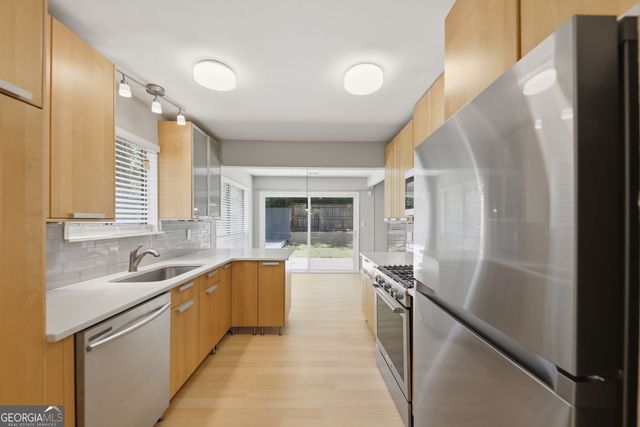 375 Creekside Court, Roswell, GA 30076