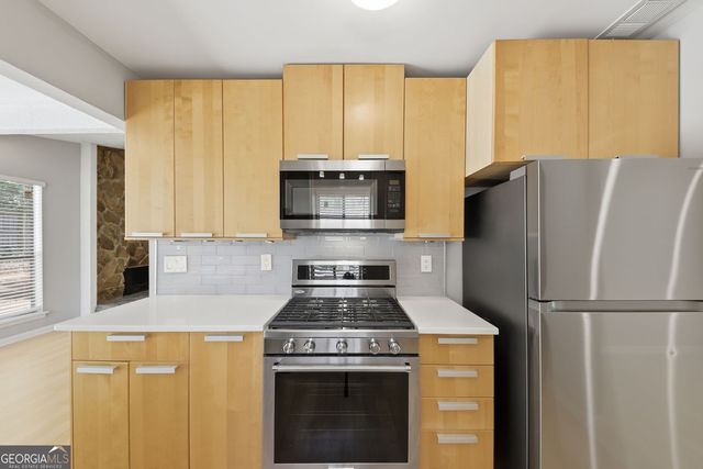 375 Creekside Court, Roswell, GA 30076