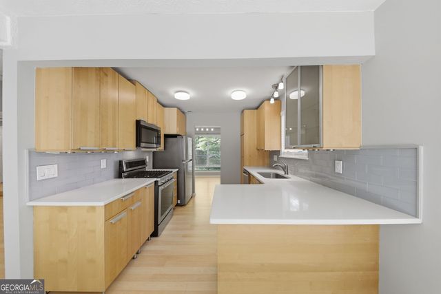 375 Creekside Court, Roswell, GA 30076