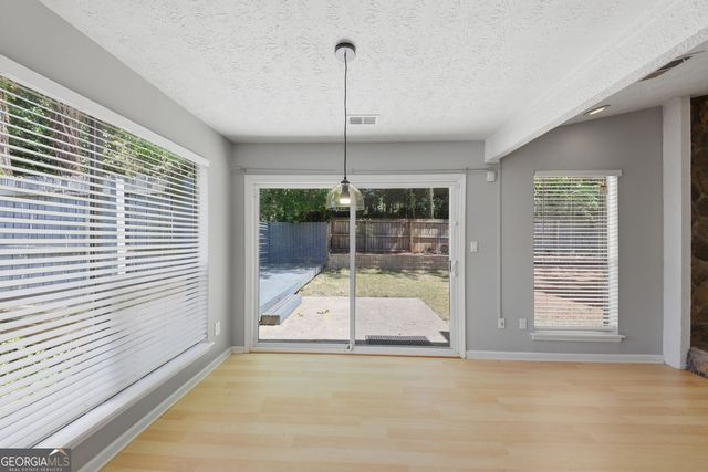 375 Creekside Court, Roswell, GA 30076