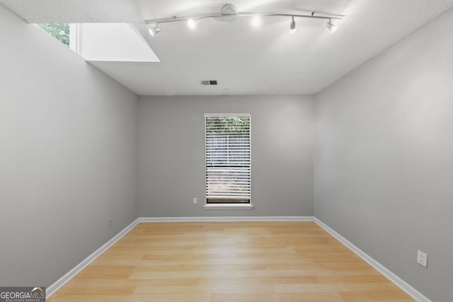 375 Creekside Court, Roswell, GA 30076