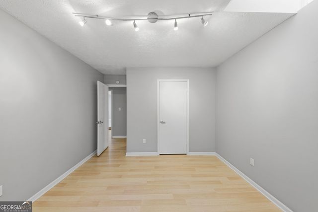 375 Creekside Court, Roswell, GA 30076