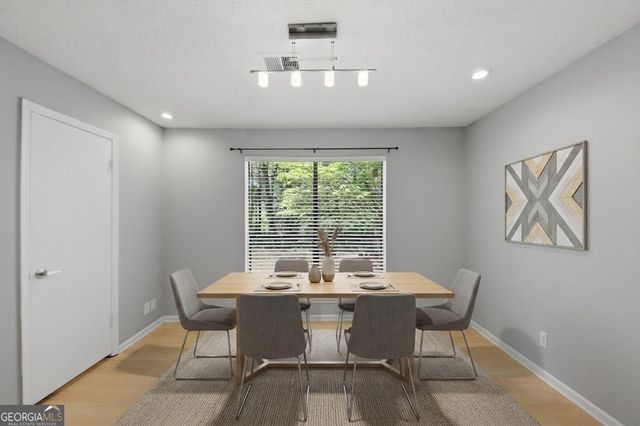 375 Creekside Court, Roswell, GA 30076