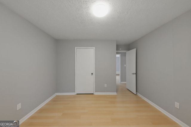 375 Creekside Court, Roswell, GA 30076