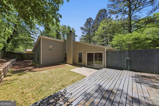 375 Creekside Court, Roswell, GA 30076