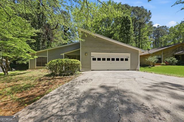 375 Creekside Court, Roswell, GA 30076