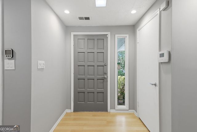 375 Creekside Court, Roswell, GA 30076