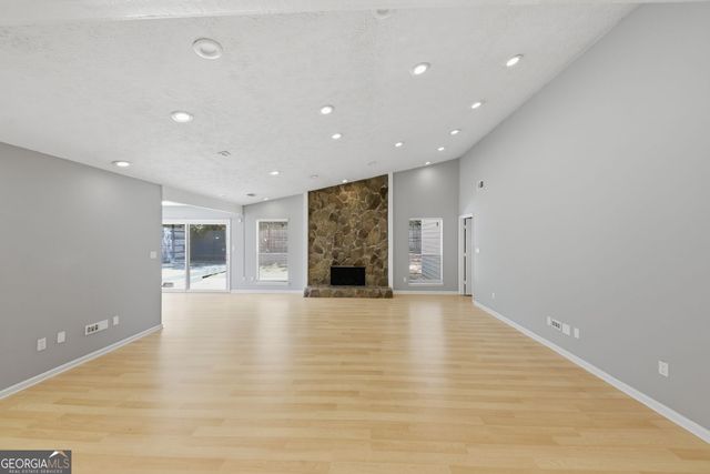 375 Creekside Court, Roswell, GA 30076