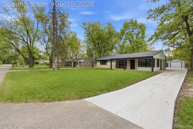 2483 Walce Drive, West Bloomfield Charter Township, MI 48324