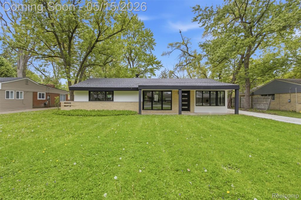 2483 Walce Drive, West Bloomfield Charter Township, MI 48324