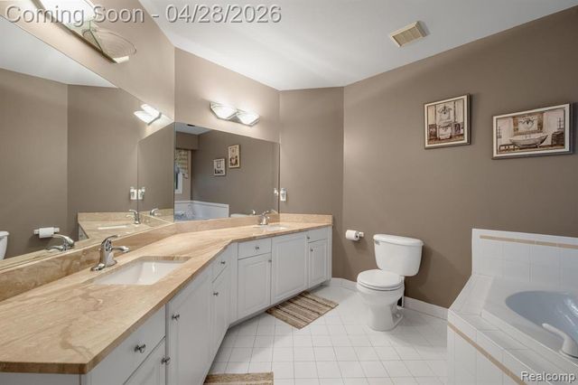 45021 Riverwoods Drive, Macomb, MI 48044
