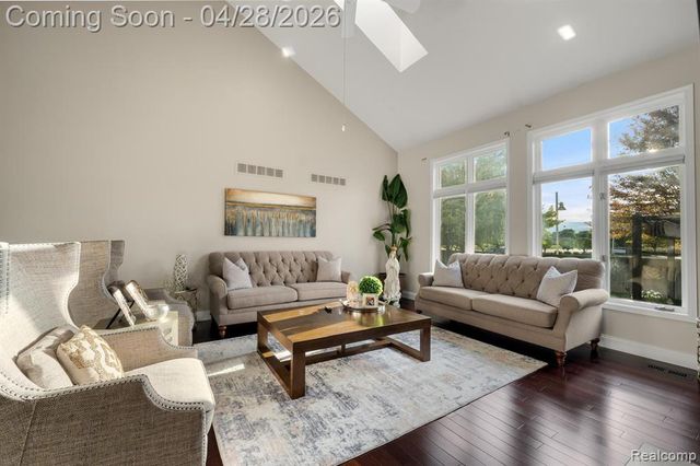 45021 Riverwoods Drive, Macomb, MI 48044