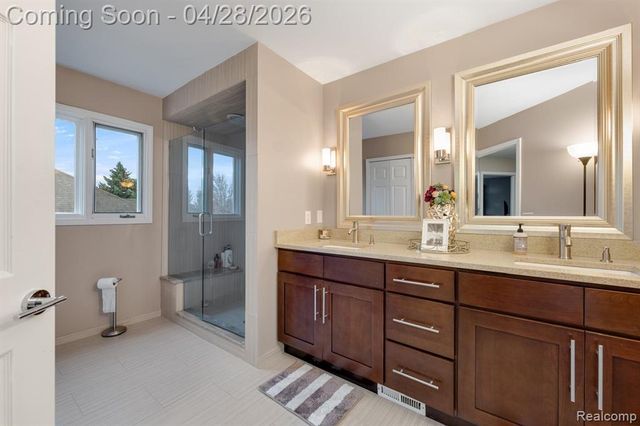 45021 Riverwoods Drive, Macomb, MI 48044
