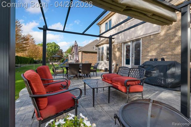 45021 Riverwoods Drive, Macomb, MI 48044