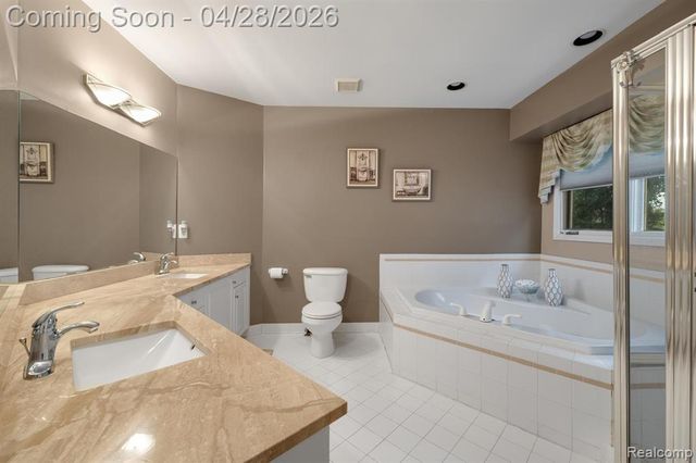 45021 Riverwoods Drive, Macomb, MI 48044