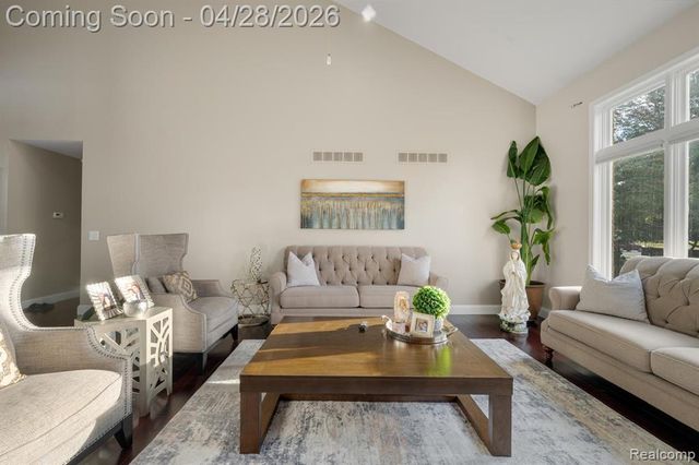45021 Riverwoods Drive, Macomb, MI 48044