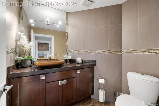 45021 Riverwoods Drive, Macomb, MI 48044