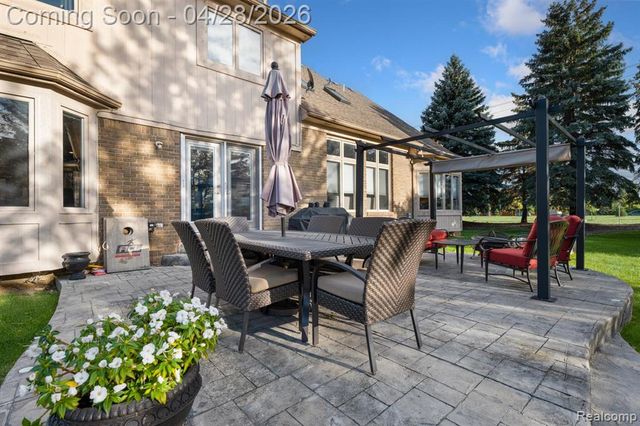 45021 Riverwoods Drive, Macomb, MI 48044