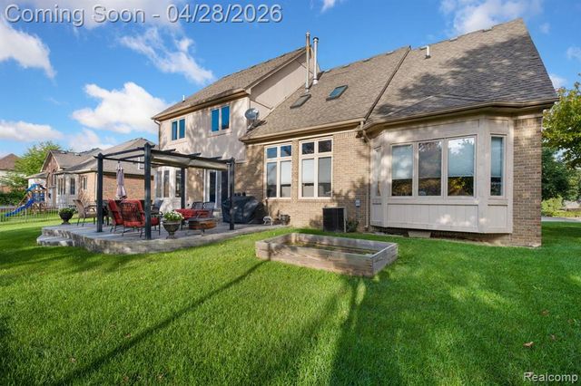 45021 Riverwoods Drive, Macomb, MI 48044