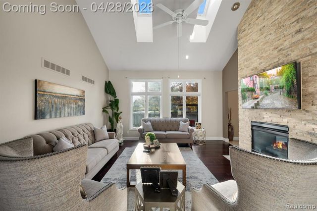 45021 Riverwoods Drive, Macomb, MI 48044