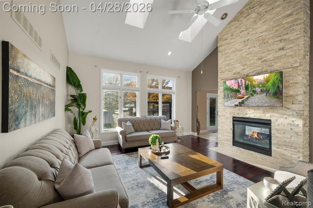 45021 Riverwoods Drive, Macomb, MI 48044