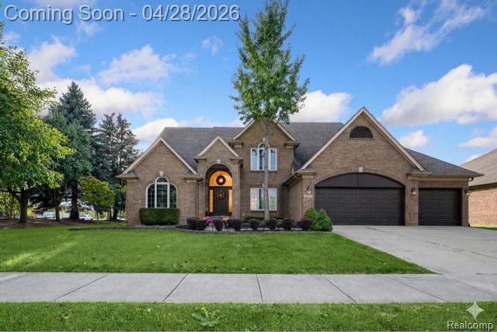 45021 Riverwoods Drive, Macomb, MI 48044