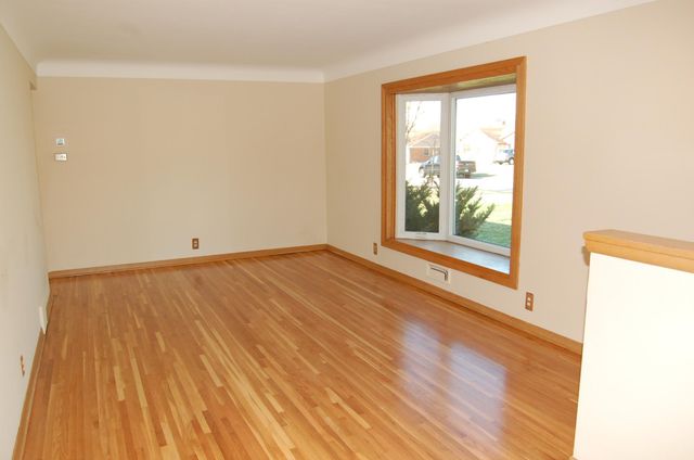 601 5th Avenue S, Hopkins, MN 55343