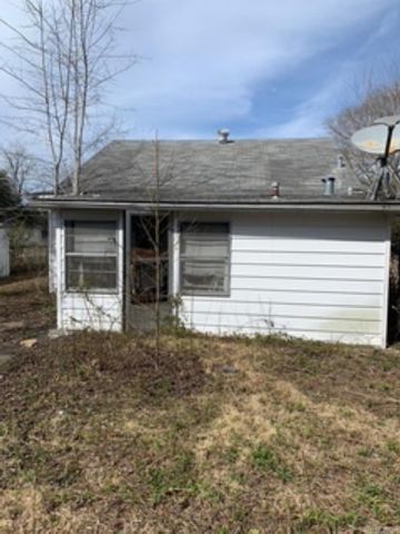 243 North St Street, Camden, AR 71701