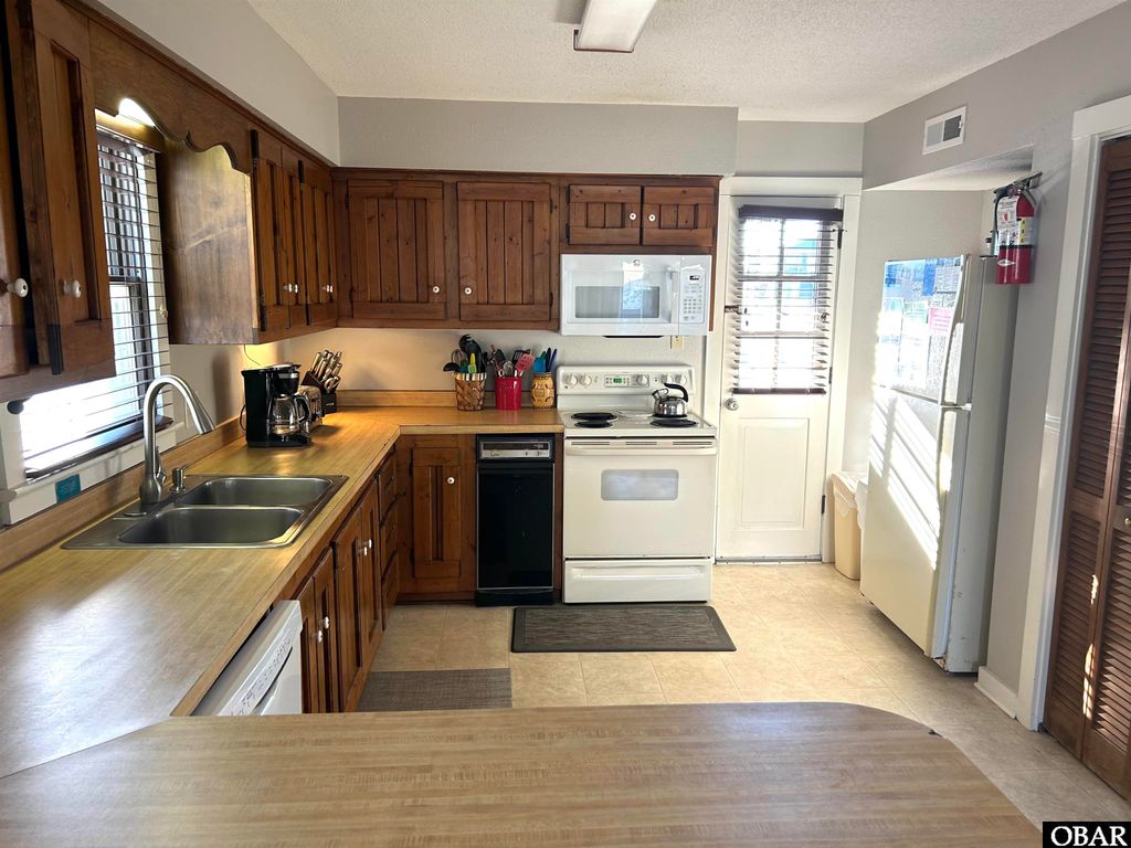 Image 16 of property listing at 206 E Hawks Nest Court Unit 14, Nags Head, NC 27959