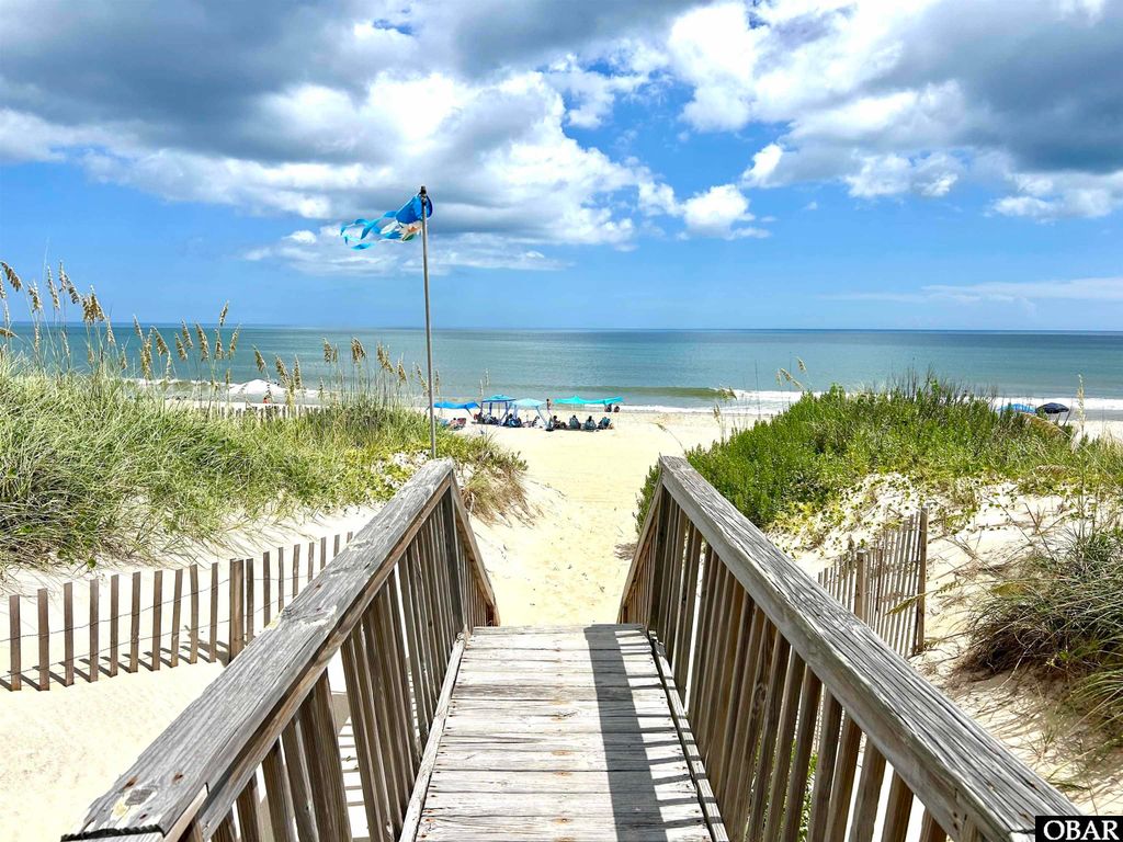 Image 3 of property listing at 206 E Hawks Nest Court Unit 14, Nags Head, NC 27959
