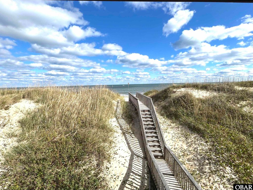 Image 4 of property listing at 206 E Hawks Nest Court Unit 14, Nags Head, NC 27959