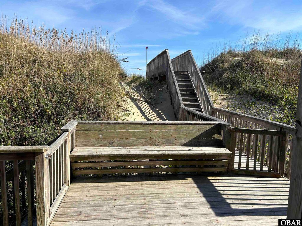 Image 5 of property listing at 206 E Hawks Nest Court Unit 14, Nags Head, NC 27959
