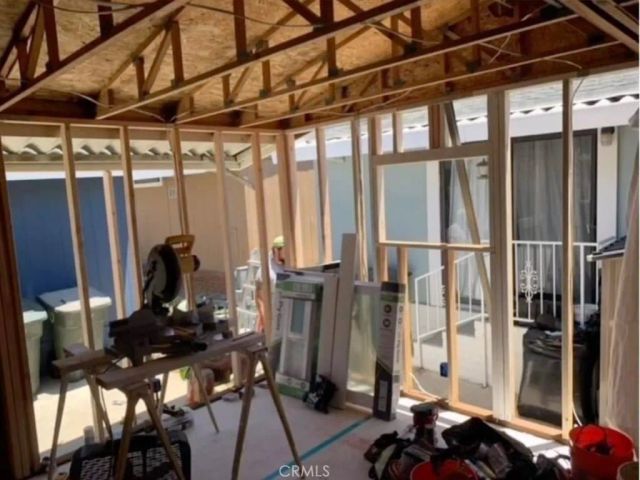 327 W Wilson 107, Costa Mesa, CA 92627