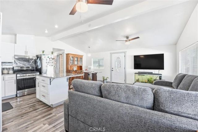 327 W Wilson 107, Costa Mesa, CA 92627