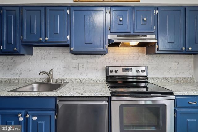 702 GILES PL, Sterling, VA 20164