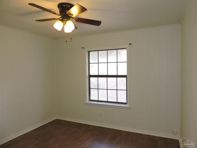 5720 Fairway Dr, Milton, FL 32570